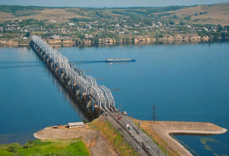 Современный вид Александровского (Сызранского) моста. Фото Анатолия Горлова, июнь 2010