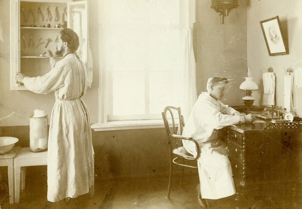 Фельдшерский пункт в селе Коротни, 1920