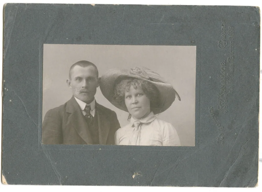 Кадыкова Ефросинья Алексеевна с мужем Кадыковым Александром Корнеевичем.